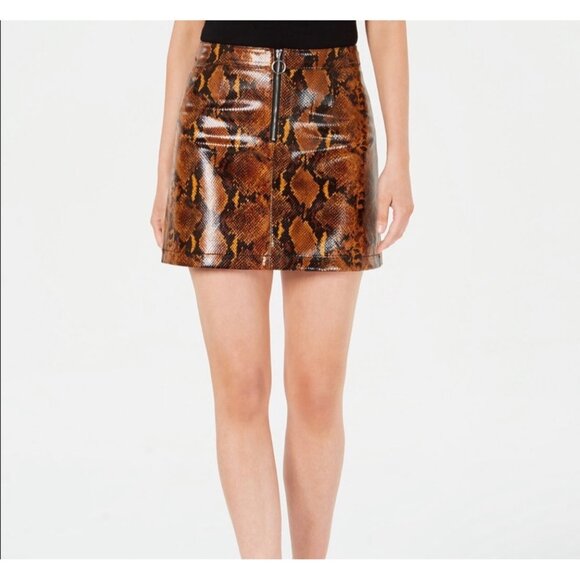 Guess Snake Print Vinyl Mini Skirt With Front Zipper In Orange & Black XS - Picture 5 of 8